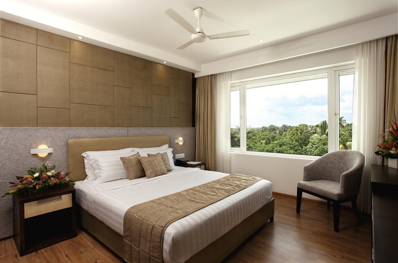 Sugar Business Hotel Kochi Exterior foto