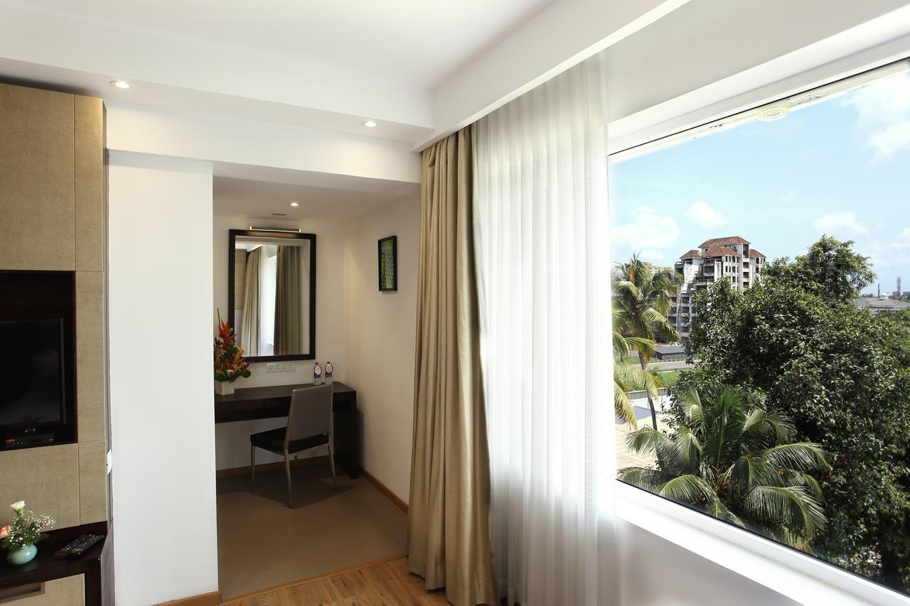 Sugar Business Hotel Kochi Exterior foto